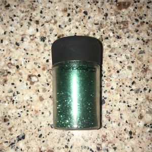 MAC “Emerald” glitter